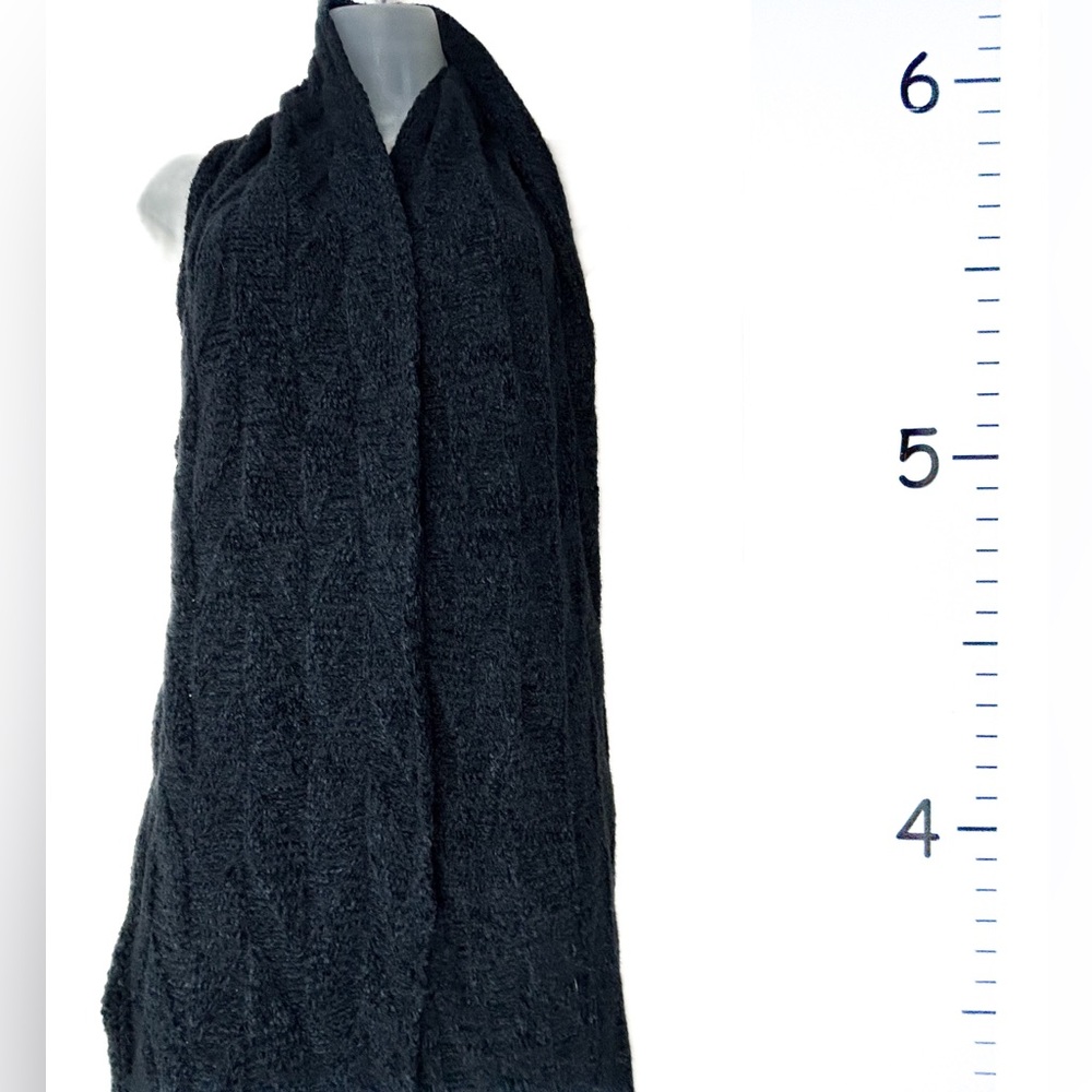 Amanda Blu & Co Dark Blue 3D Ribbed Scarf